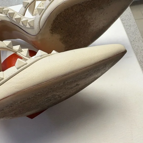 Valentino Garavani Rockstud Ivory Studded Heels Special Edition - Picture 4 of 9